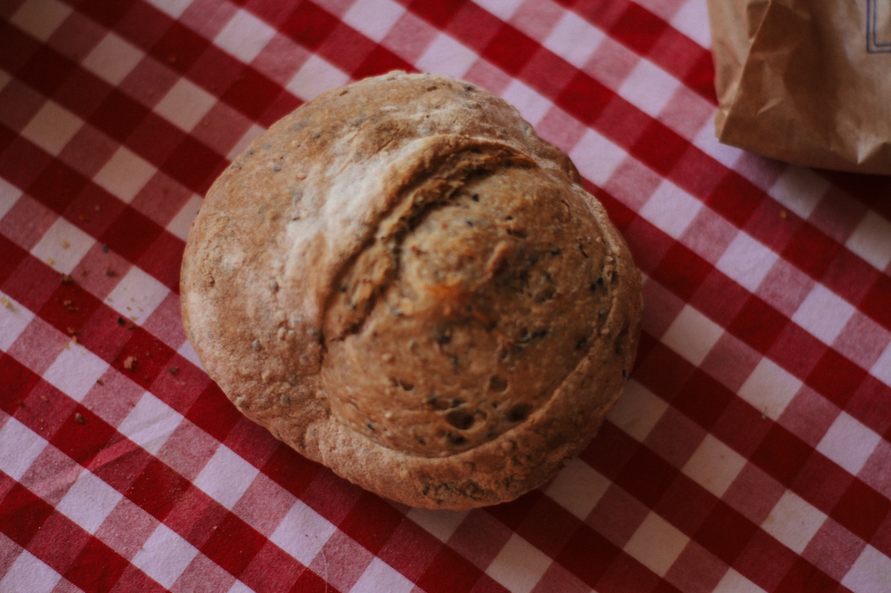 pan de aceitunas negras y orégano