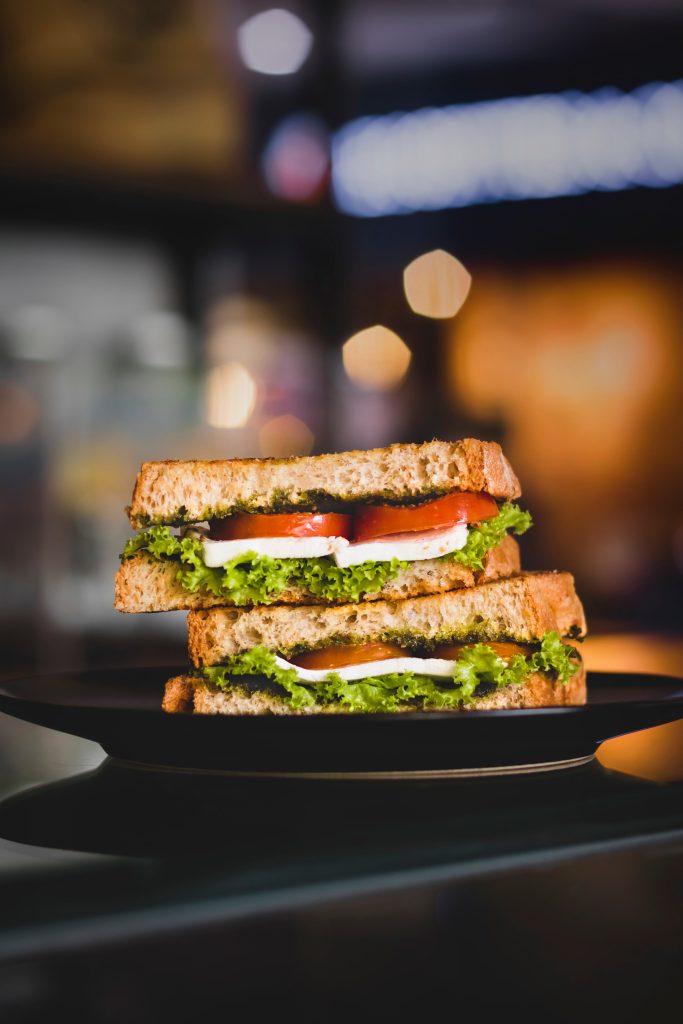 sándwiches saludables de dos pisos