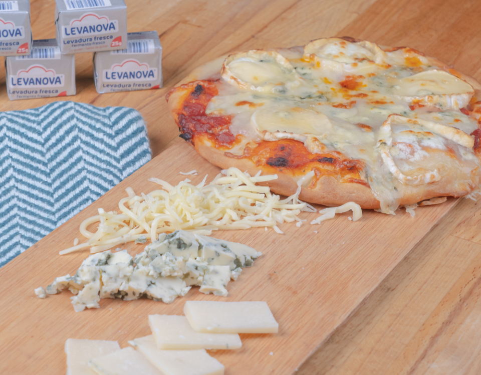 Receta de pizza de cuatro quesos