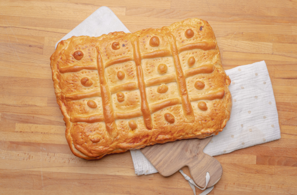 Receta de empanada gallega de atún, pimientos y tomate