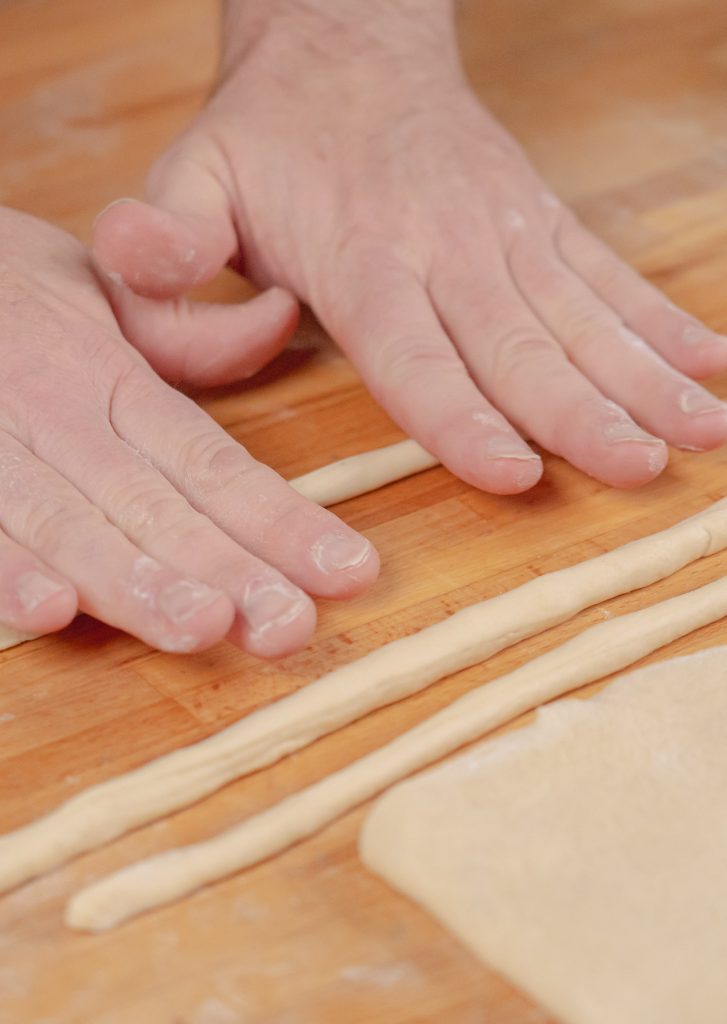 Receta de empanada gallega: Le damos forma