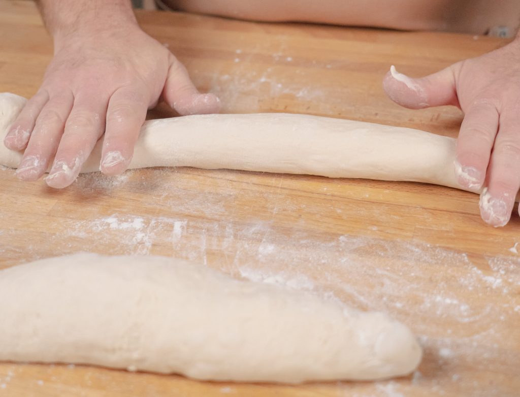 Damos forma a la masa de la baguette francesa