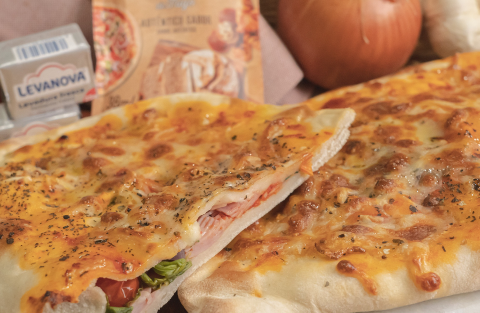 Pizza calzone de jamón y queso