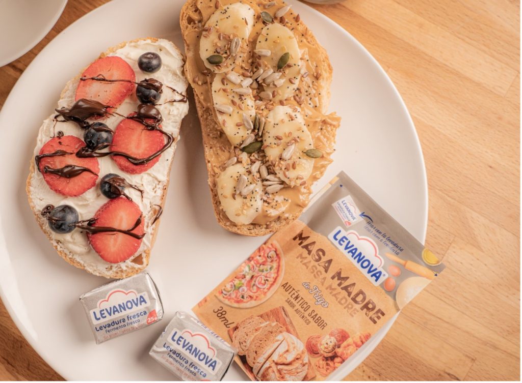 Tostadas saludables con levadura para desayunar