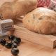 Pan de aceitunas negras con tomillo