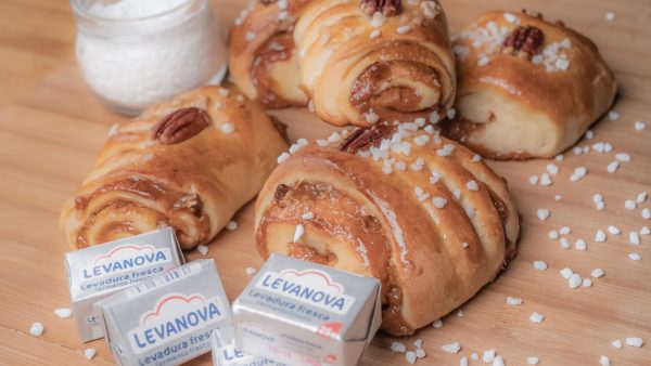 Rollitos de dulce de leche, nueces de pecán y sal en escamas