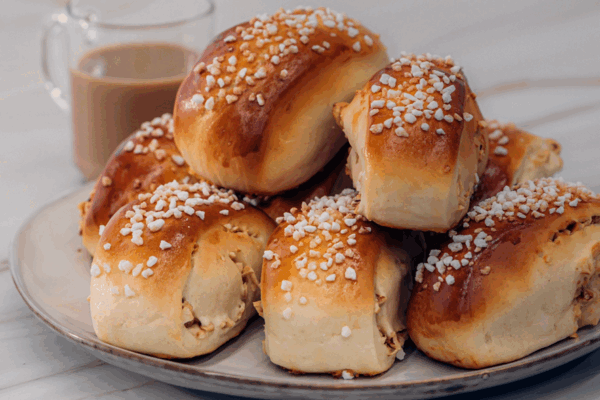 Rollitos de brioche con relleno de avellana